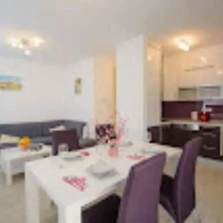Didi - Two Bedroom With Pool Trogir