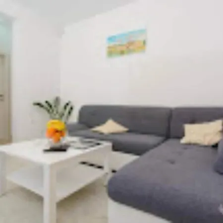 Didi - Two Bedroom With Pool 트로기르